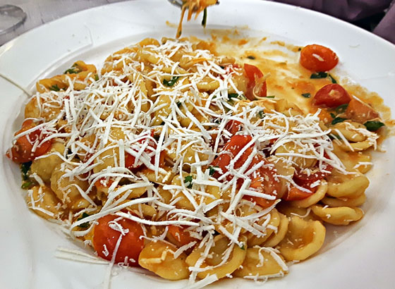 Orecchiette con rucola, pomodoro pachino e ricotta marzotica